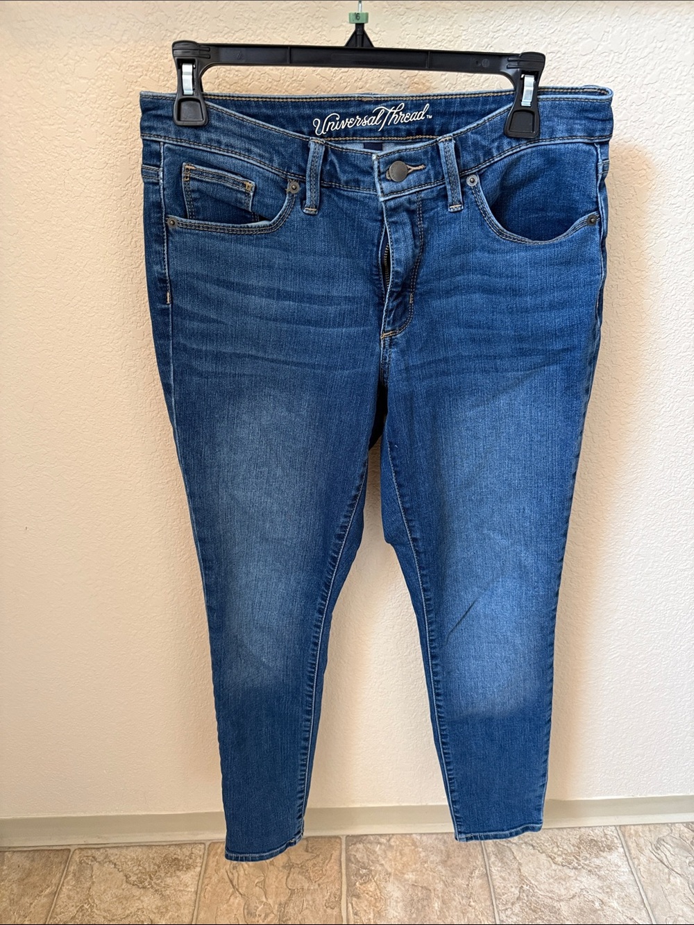 Universal Thread Women's Dark Blue Skinny Jeans